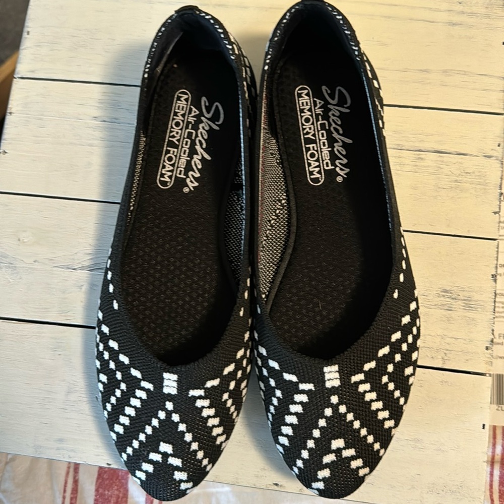 Cleo’s by Sketchers